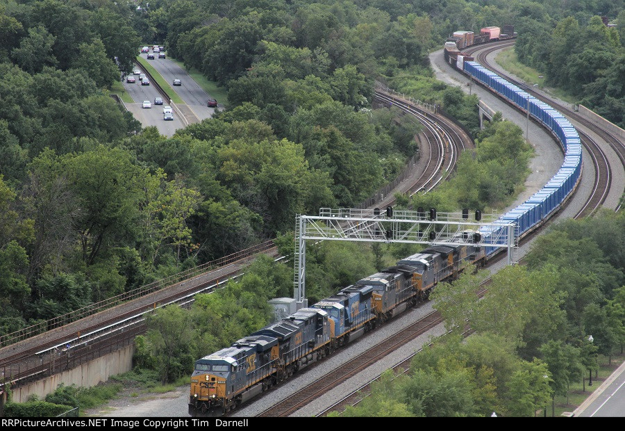 CSX 5359 on Q136-31